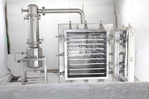 VACCUM TRAY DRYER